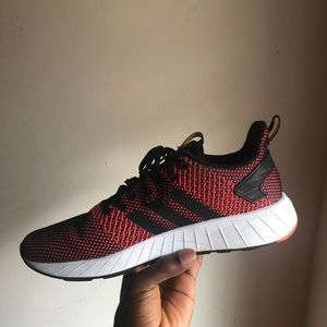 Adidas Questar BYD solar red